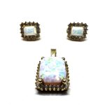 14 Karátos opálköves stekkeres fülbevaló és medál szett